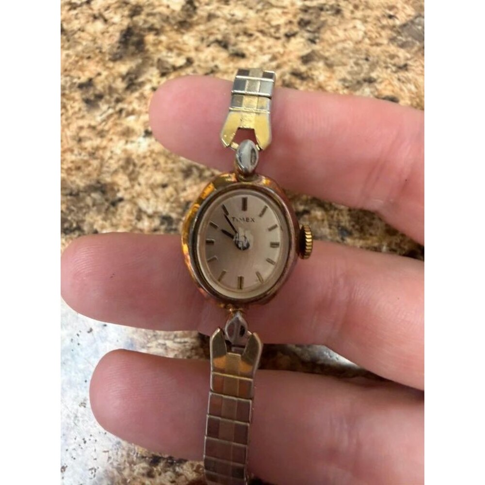 Vintage Timex Ladies Manual Wind Mechanical Oval Gold Tone Watch Speidel Stretch